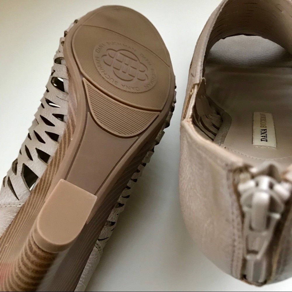 NWOT DANA BUCHMAN Peep Toe Heels (9) - Picture 6 of 7